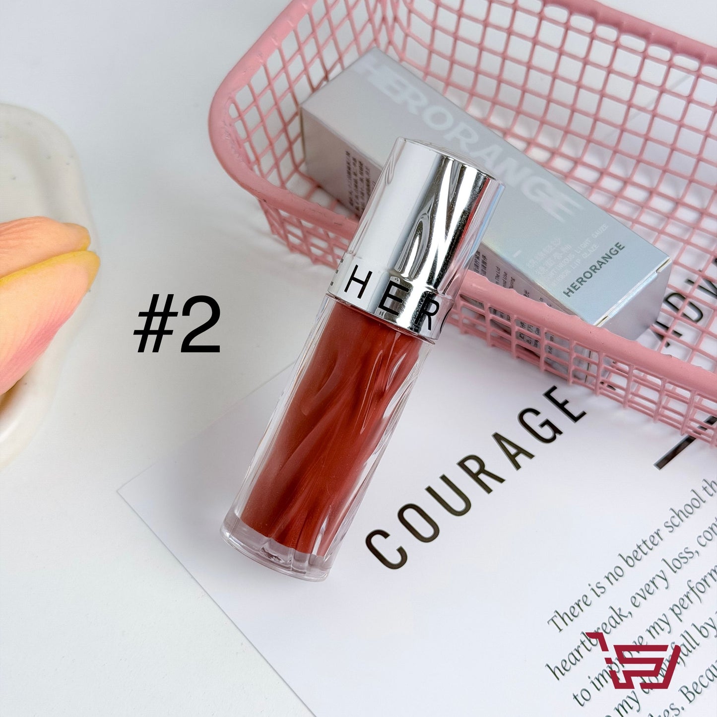 Lip gloss واحمر شفاه