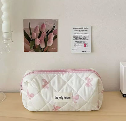 محافظ كوزمتك فيونكة بأحجام مختلفة