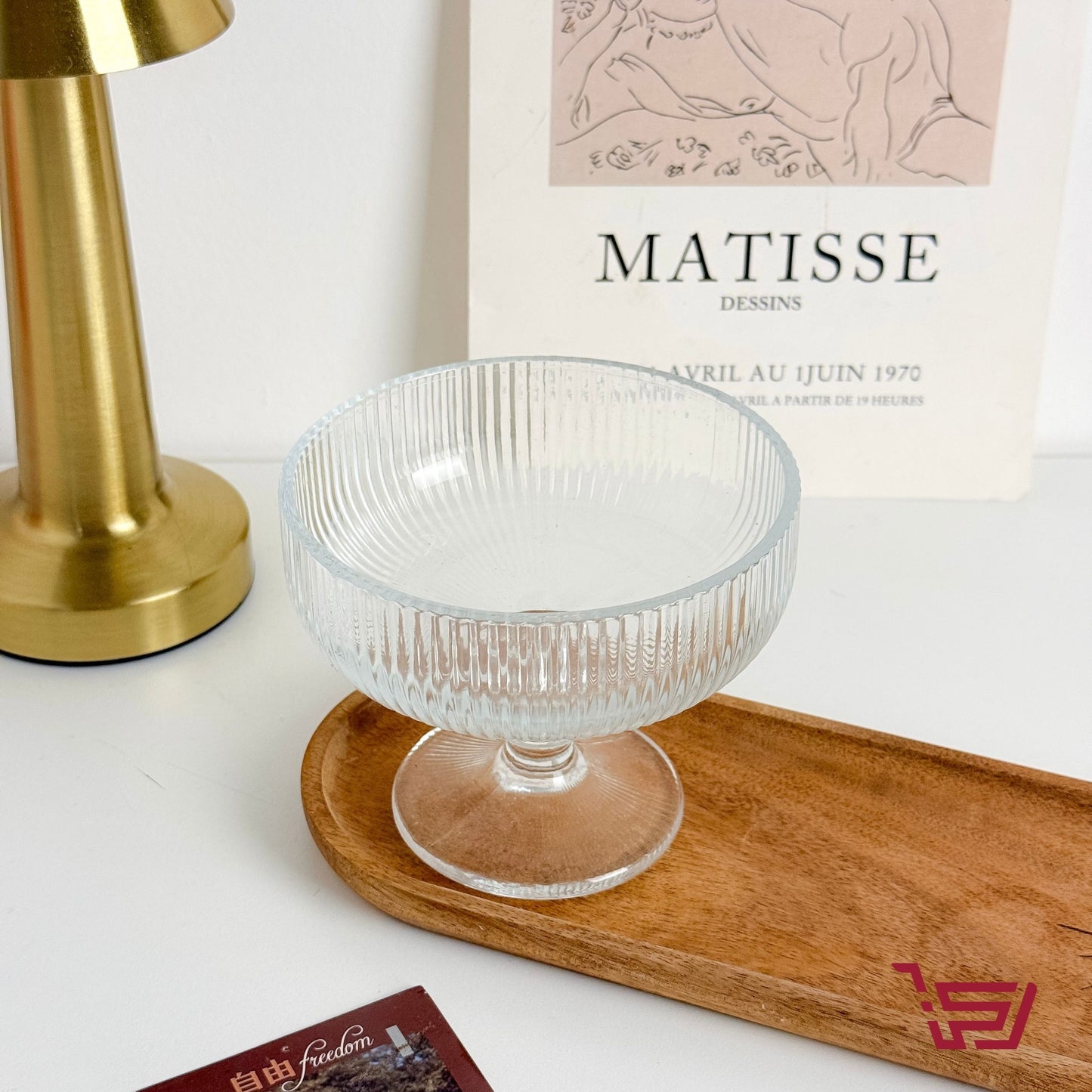 كاسة زجاج بسعة كبيرة