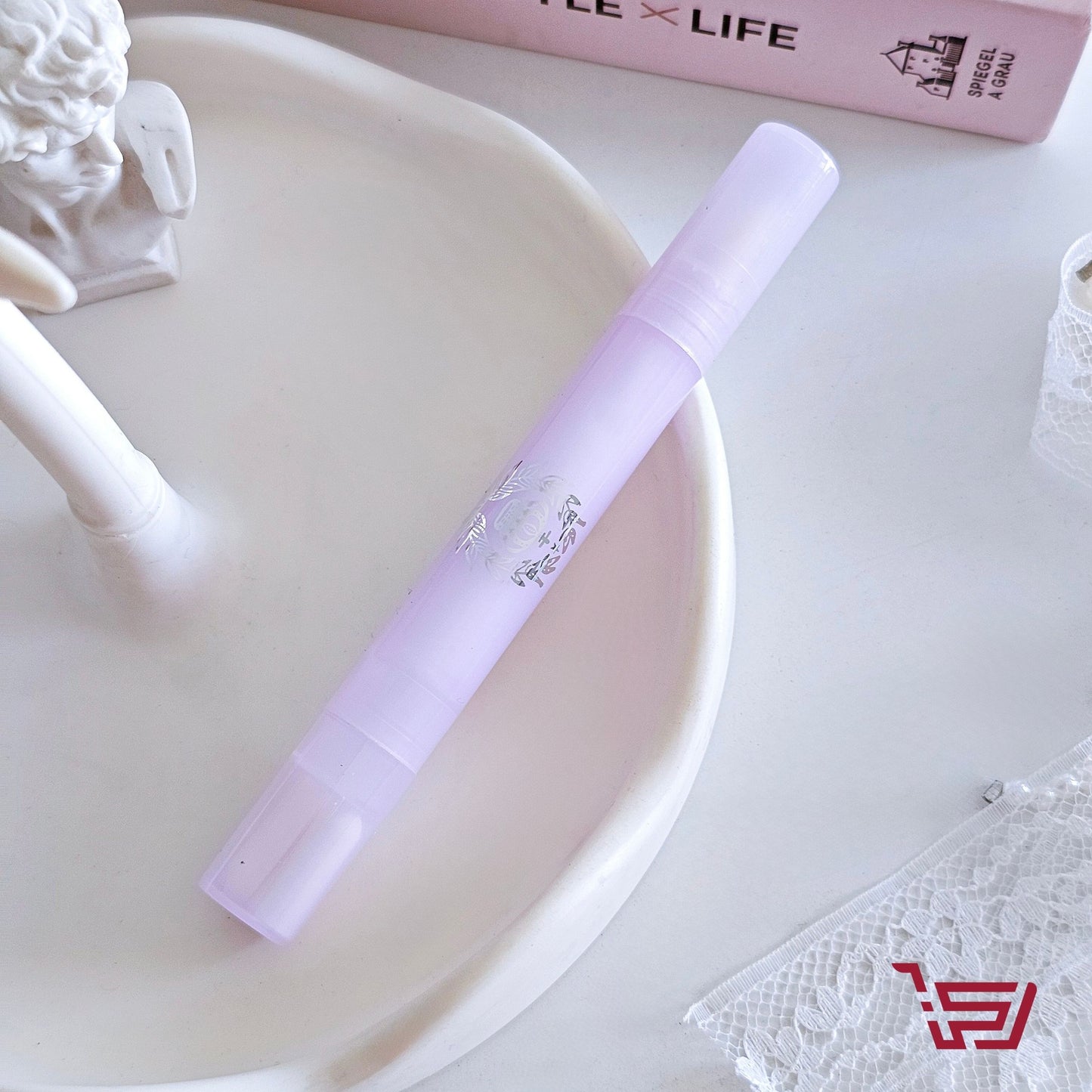 مزيل صبغ اظافر