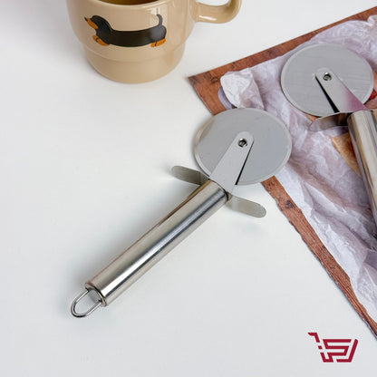 اداة تقطيع البيتزا