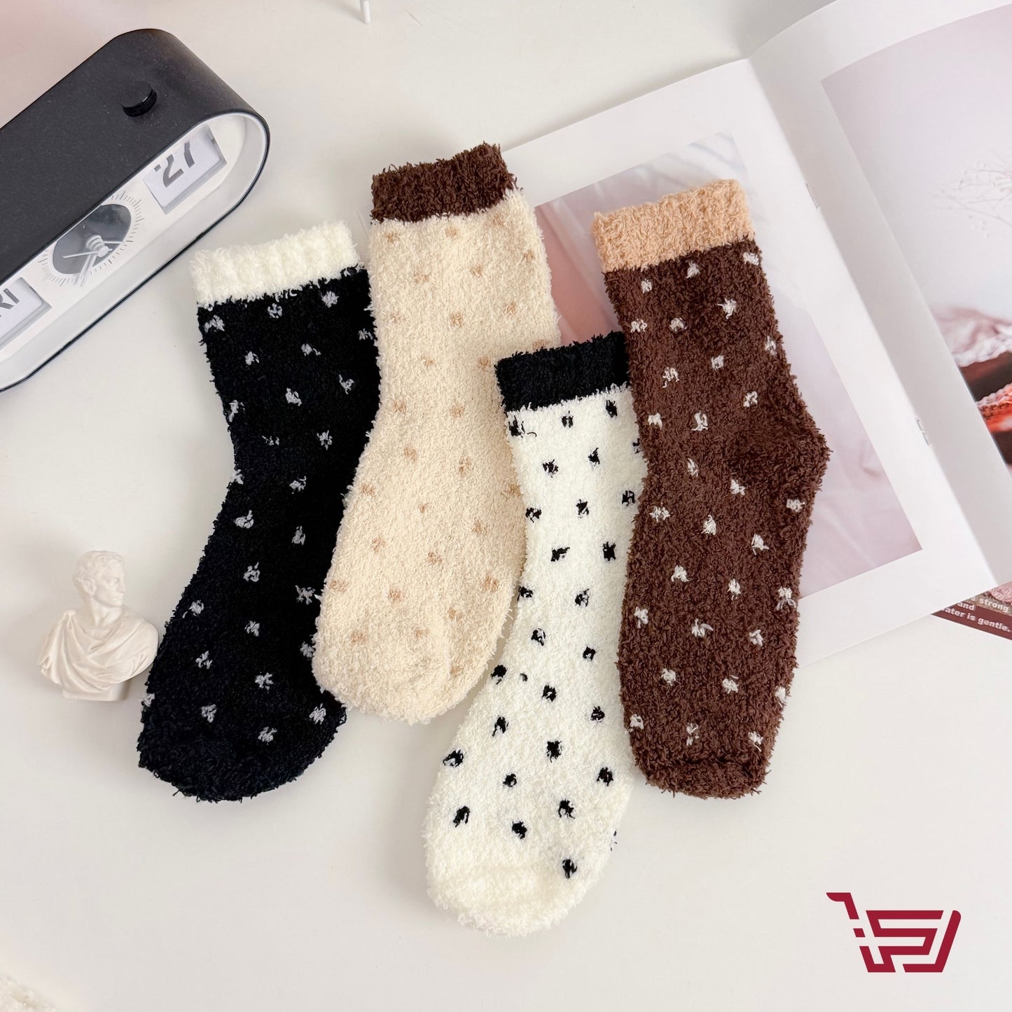 جواريب ناعمة منقطة