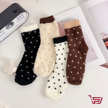 جواريب ناعمة منقطة