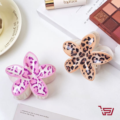 قراصة شعر بنقشات جلد الفهد