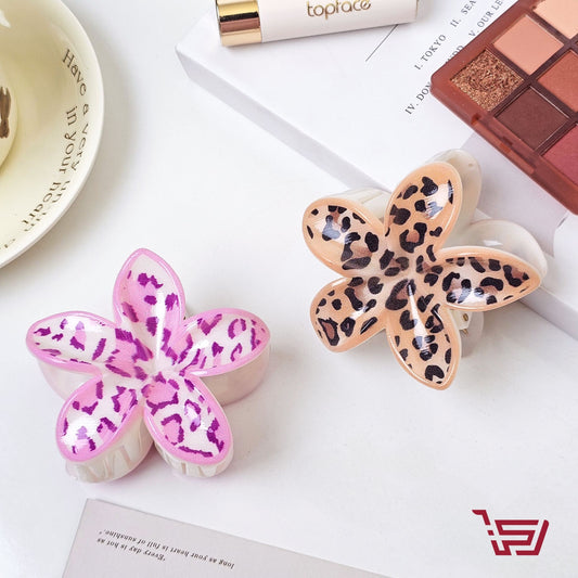 قراصة شعر بنقشات جلد الفهد