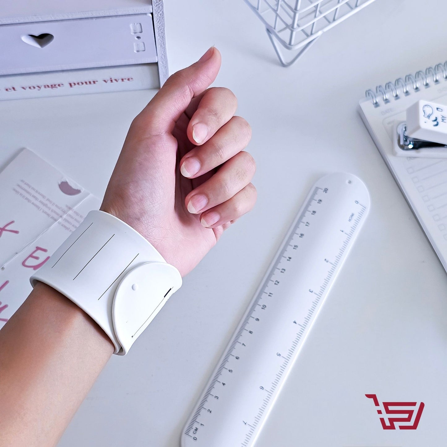 مسطرة و سوار ملاحظات