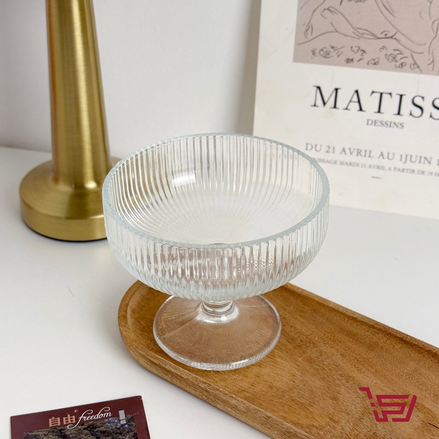 كاسة زجاج بسعة كبيرة