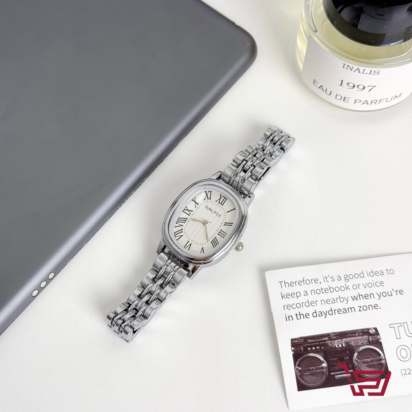 ساعة يد حديد