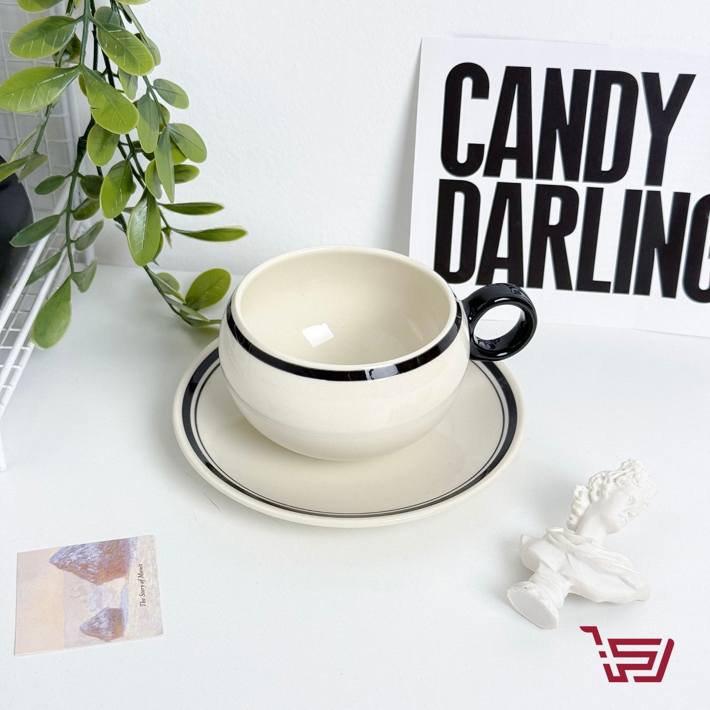 كوب سيراميك صغير مع صحن