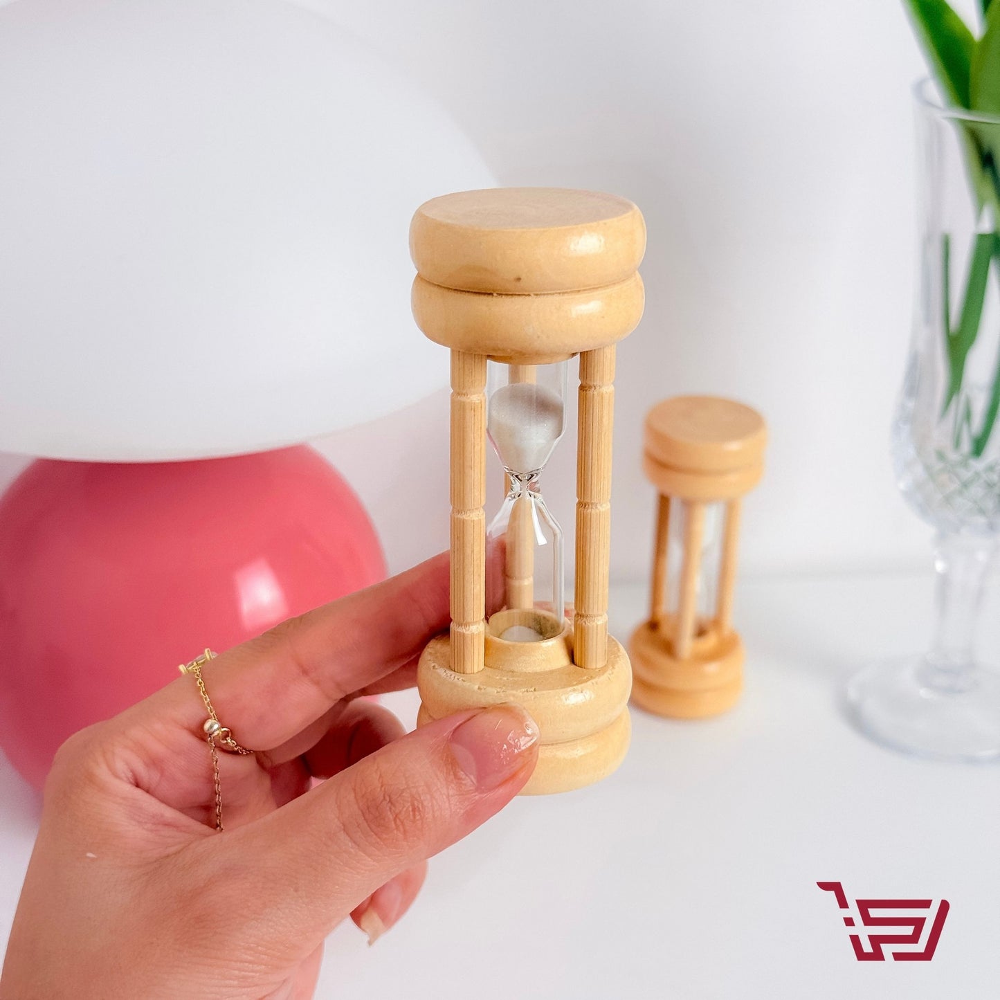 ساعة رمل خشبية