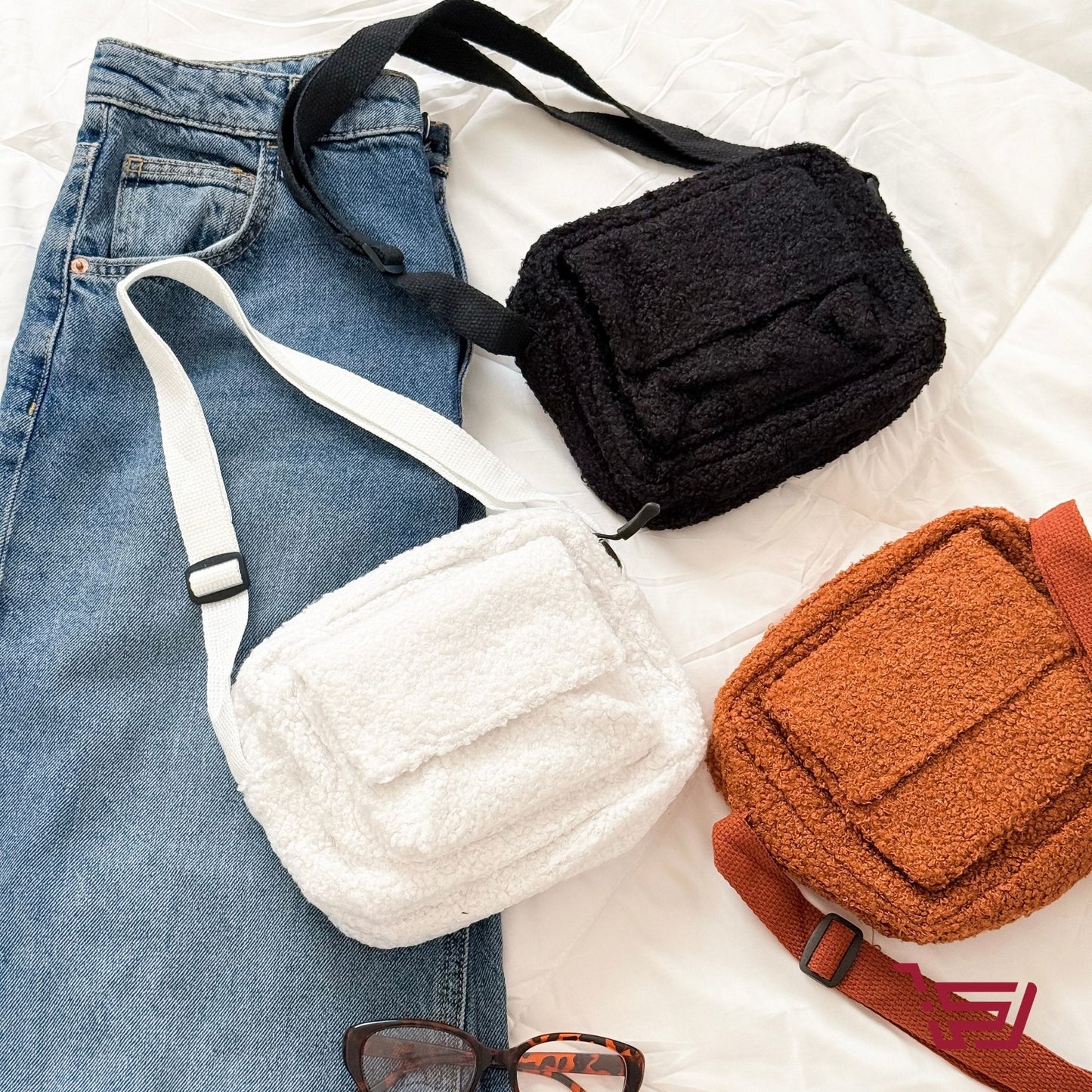 حقيبة كتف صغيرة  صوف