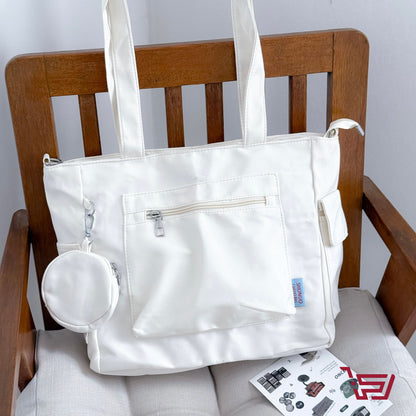 توت باك مع محفظة صغيرة