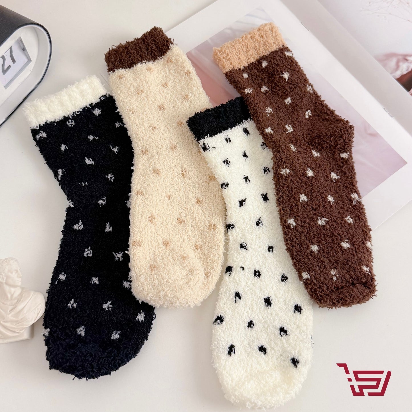 جواريب ناعمة منقطة