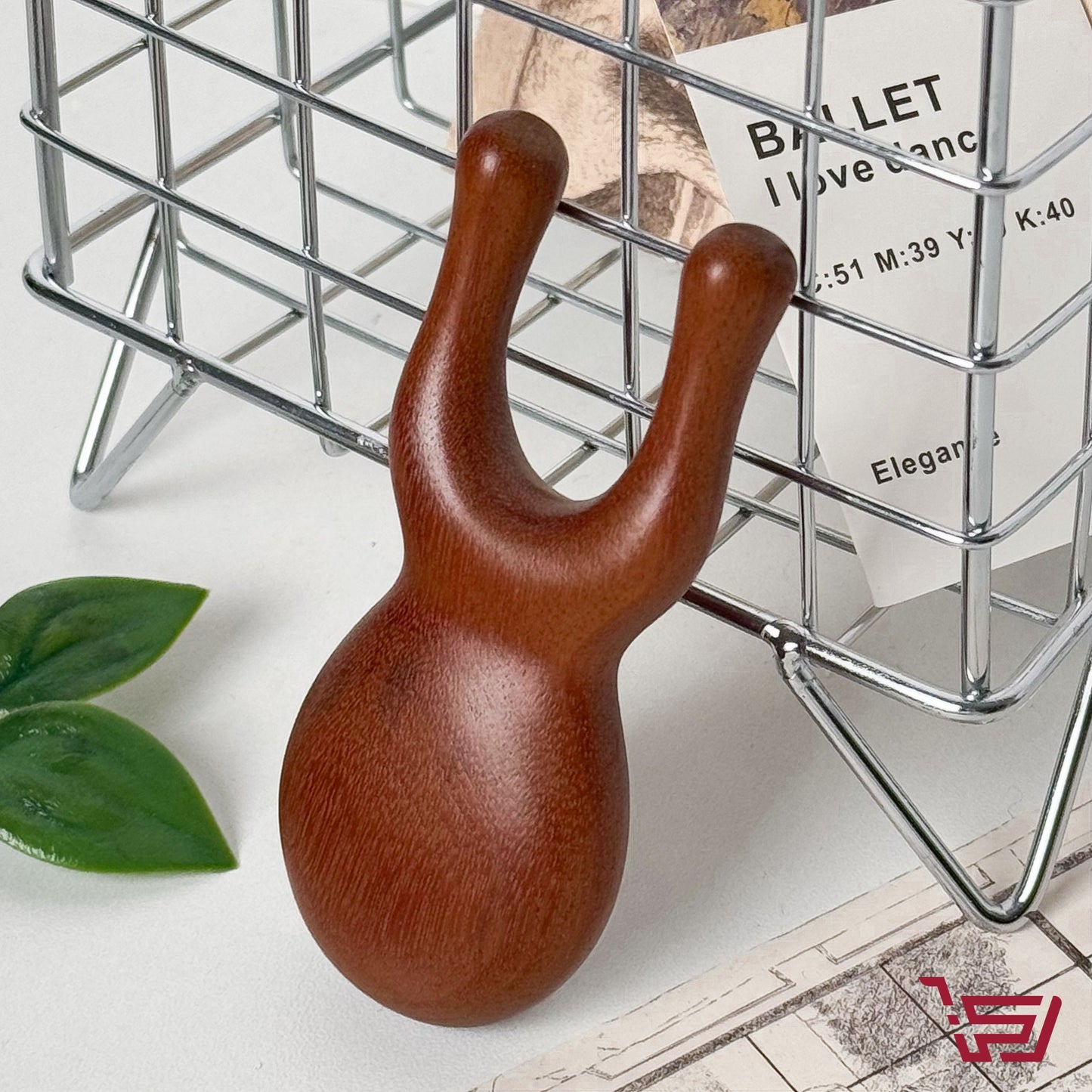 اداة تدليك العين والوجه خشب طبيعي