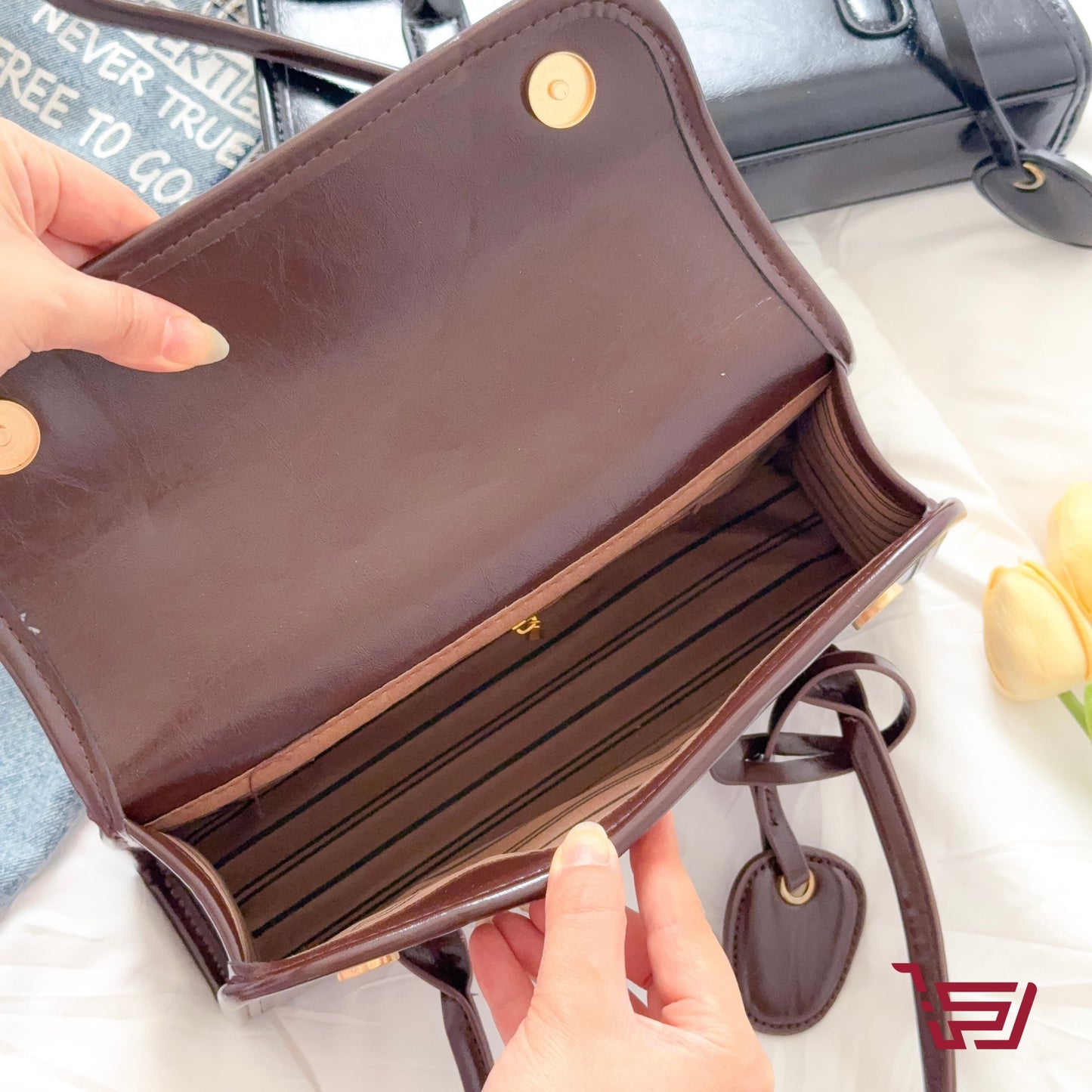 حقيبة كتف جلد