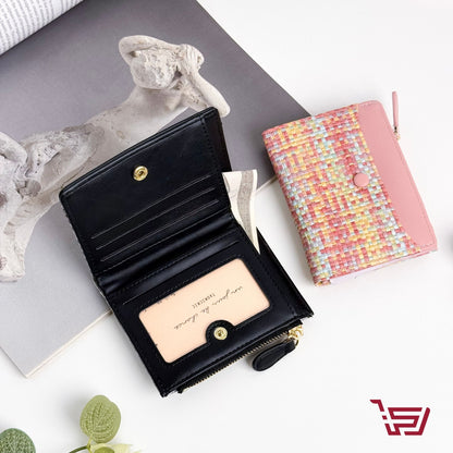 محفظة نقود صغيرة من الجلد والقش