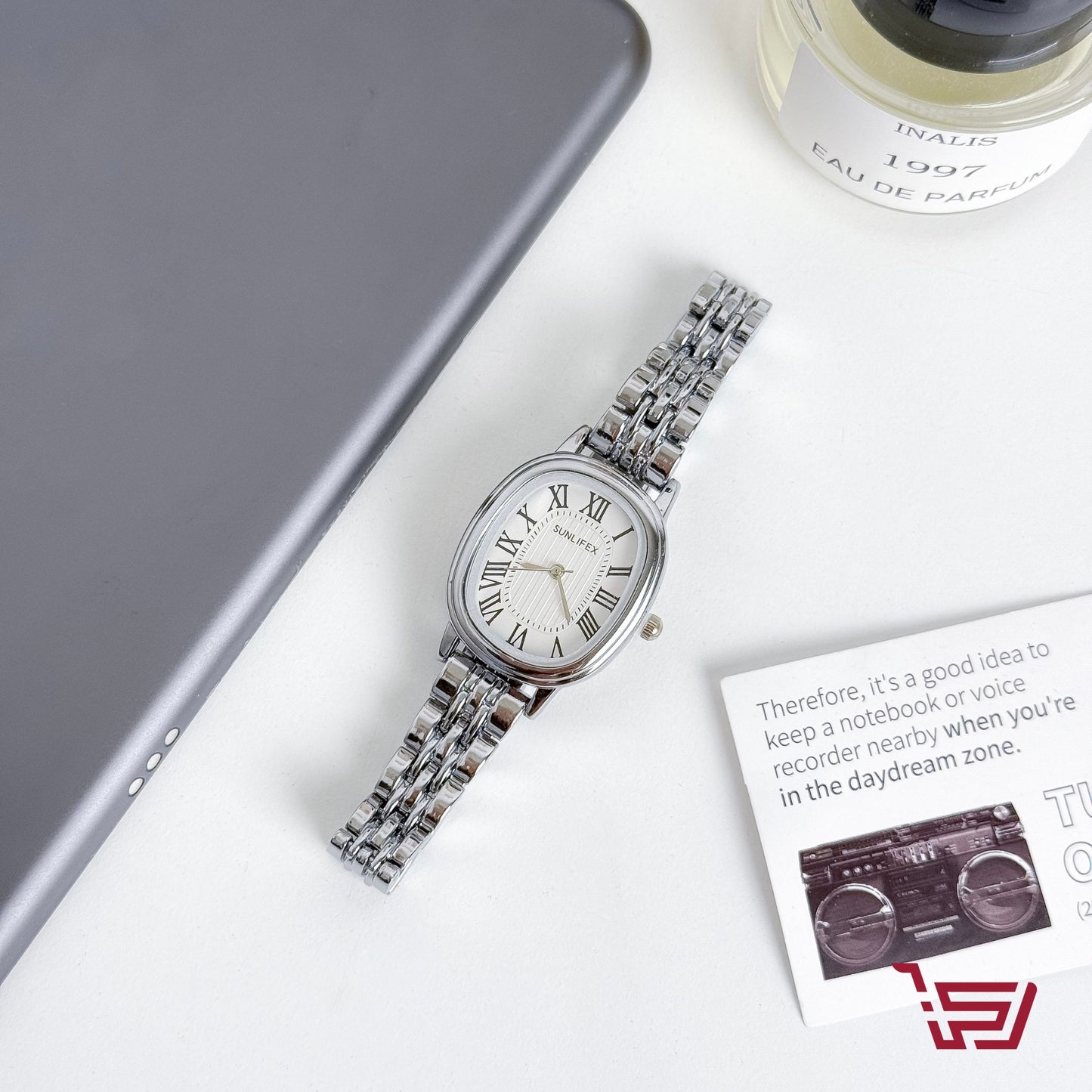 ساعة يد حديد