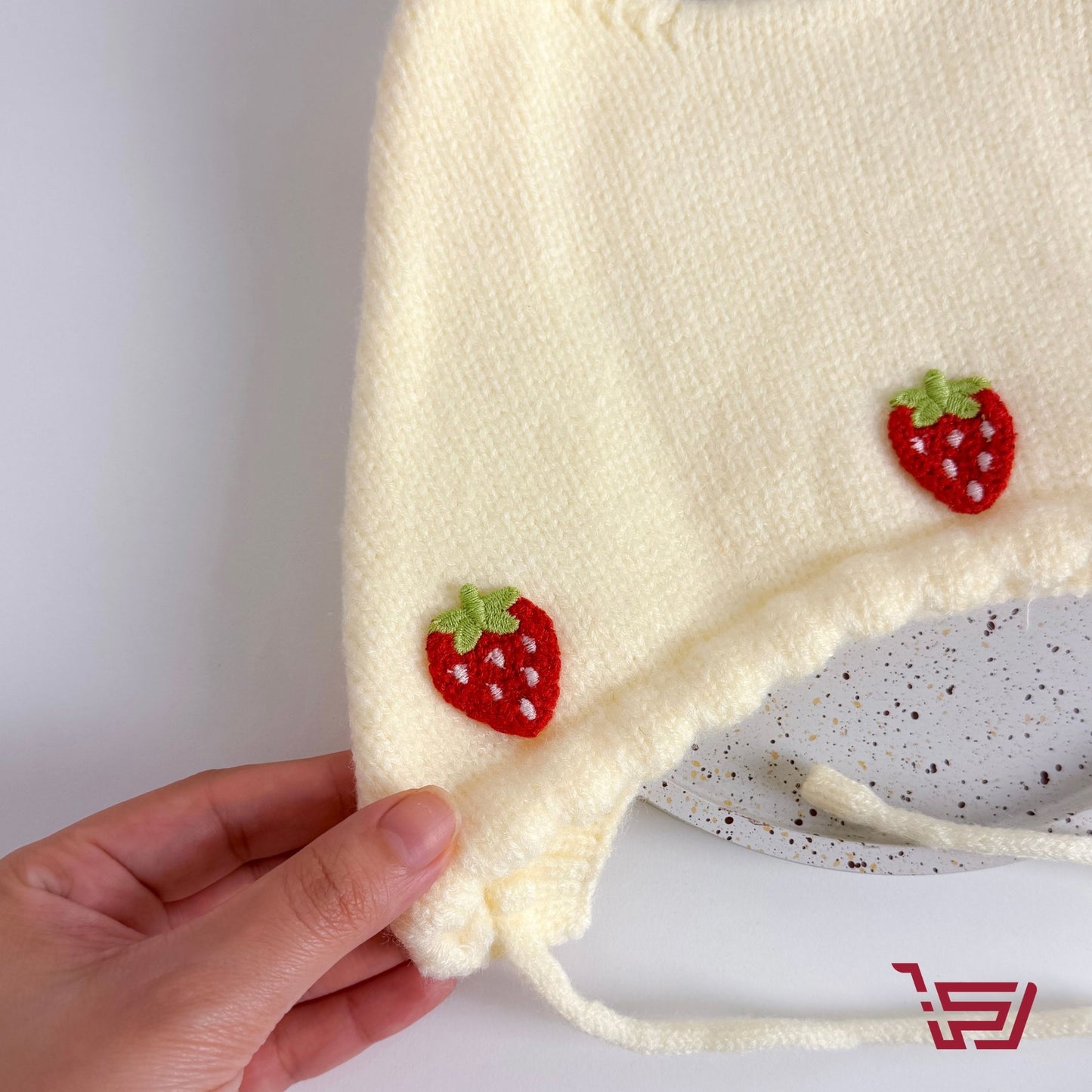 قبعة اطفال الفراولة