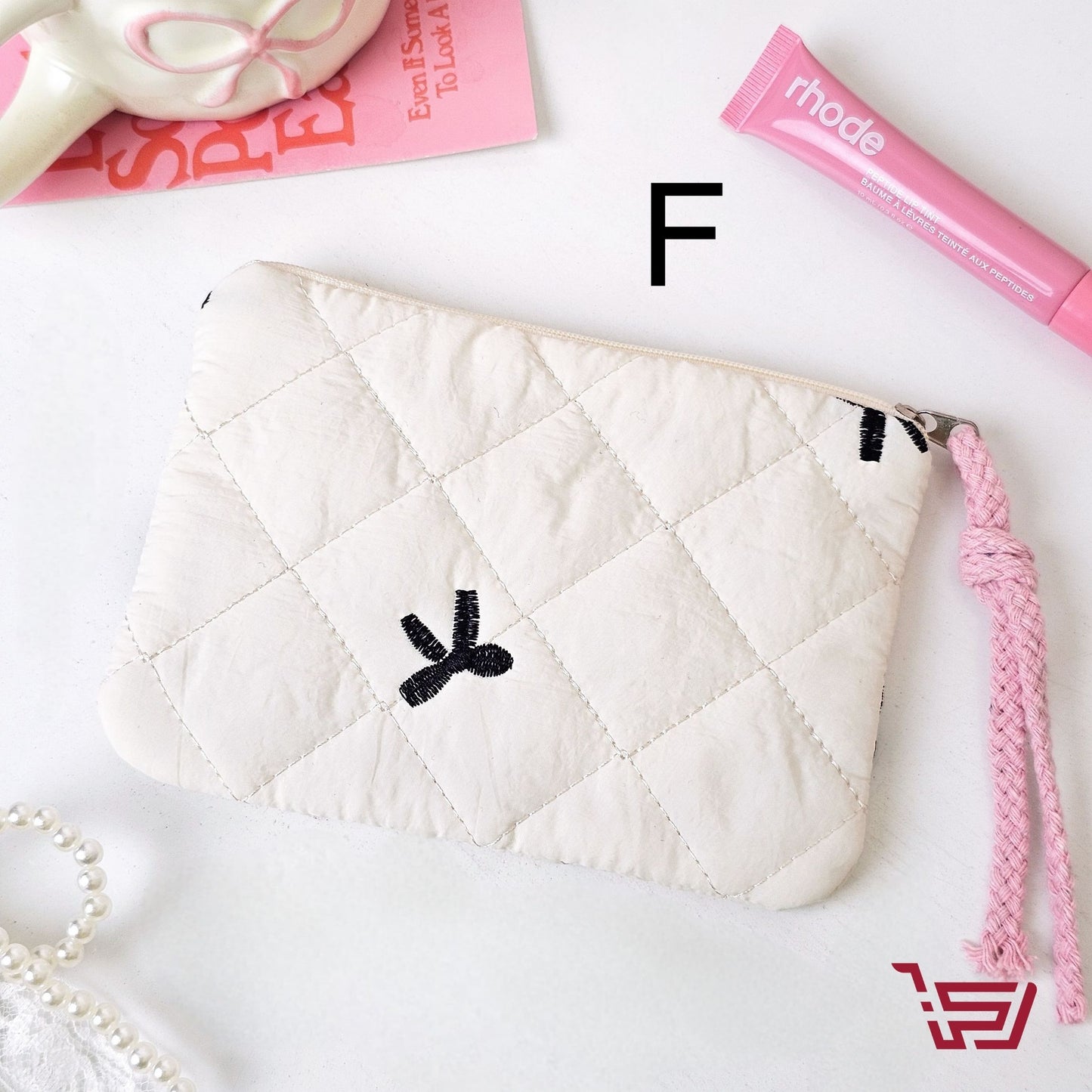 محفظة كوزمتك بأشكال مختلفة