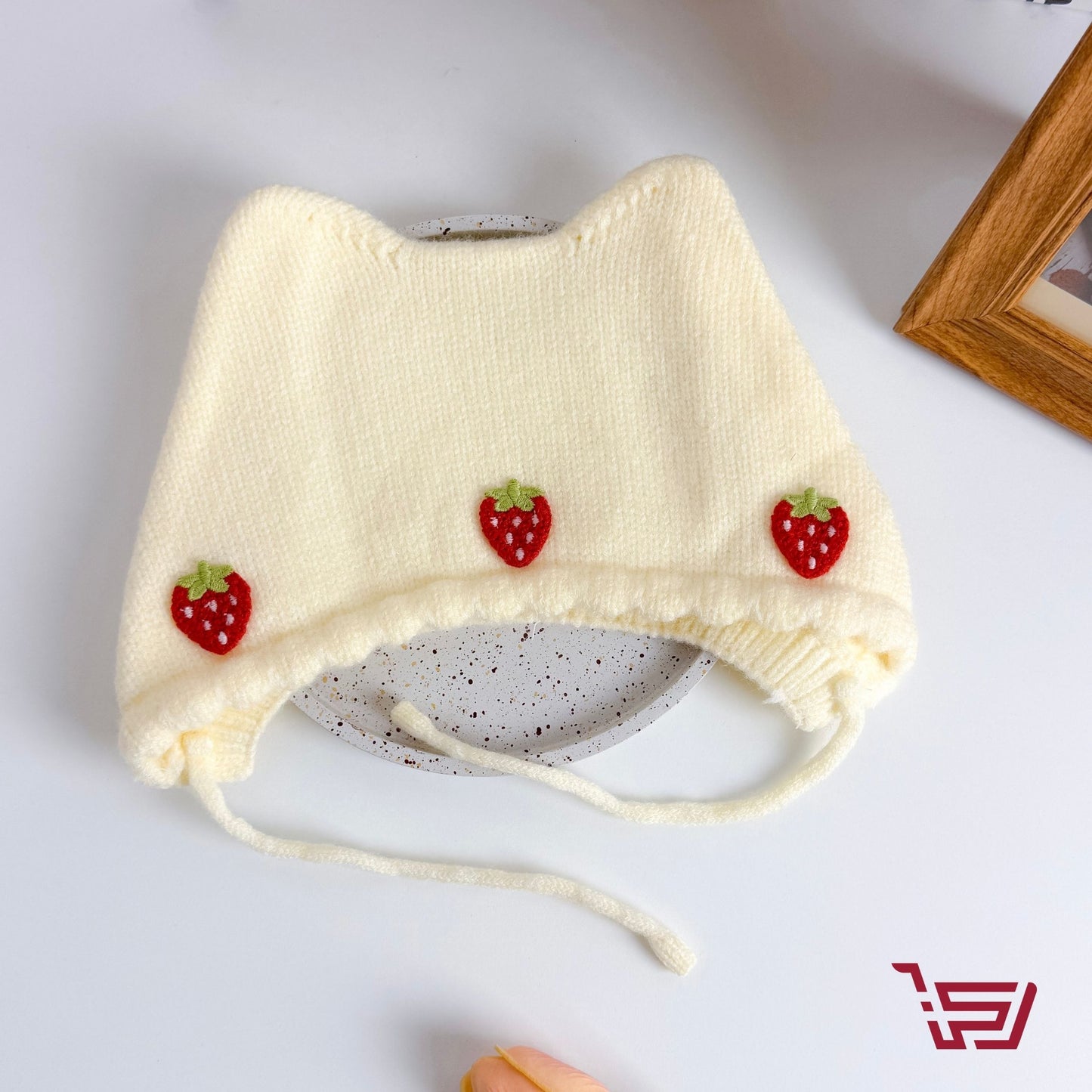 قبعة اطفال الفراولة