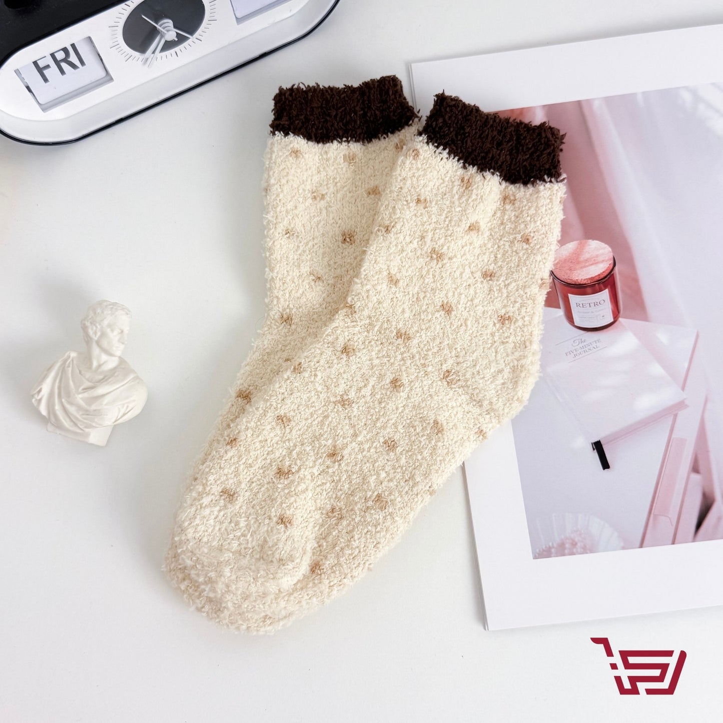 جواريب ناعمة منقطة