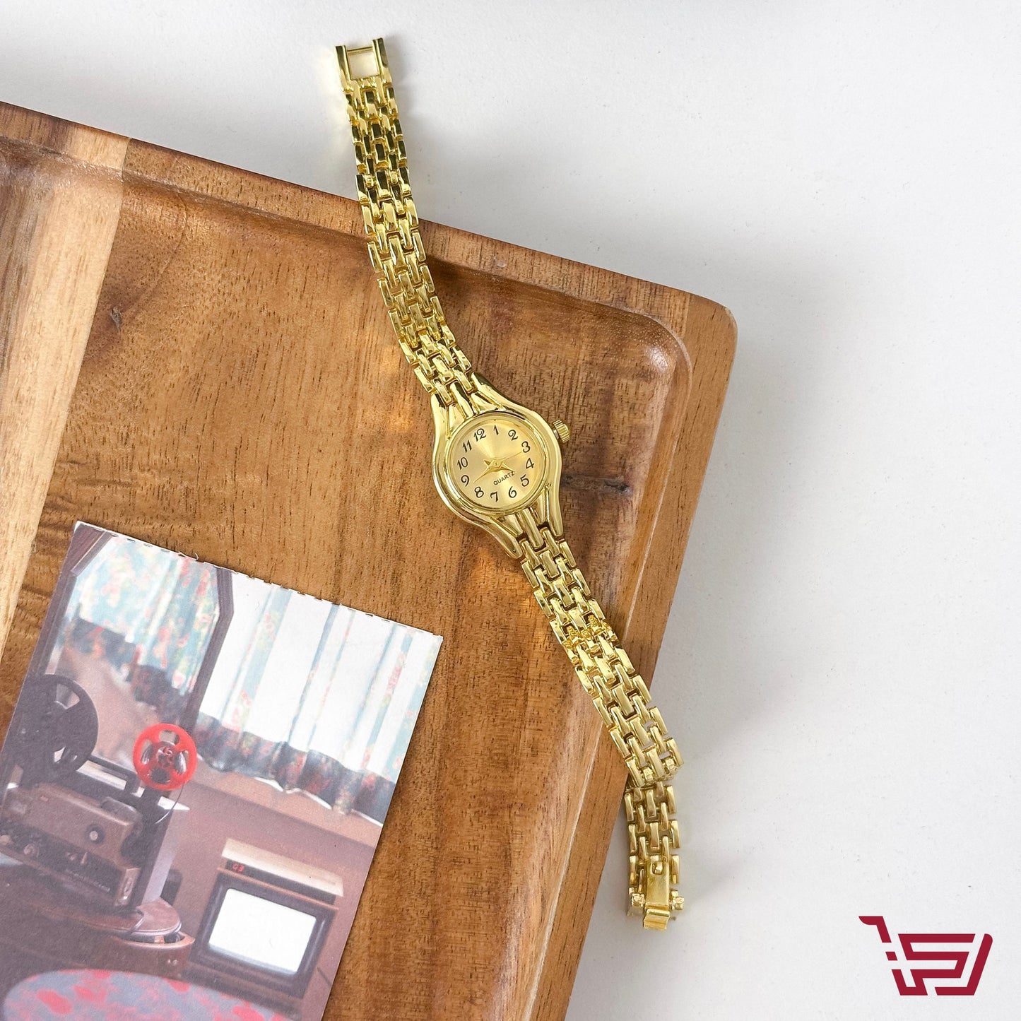 ساعة  يد ذهبية