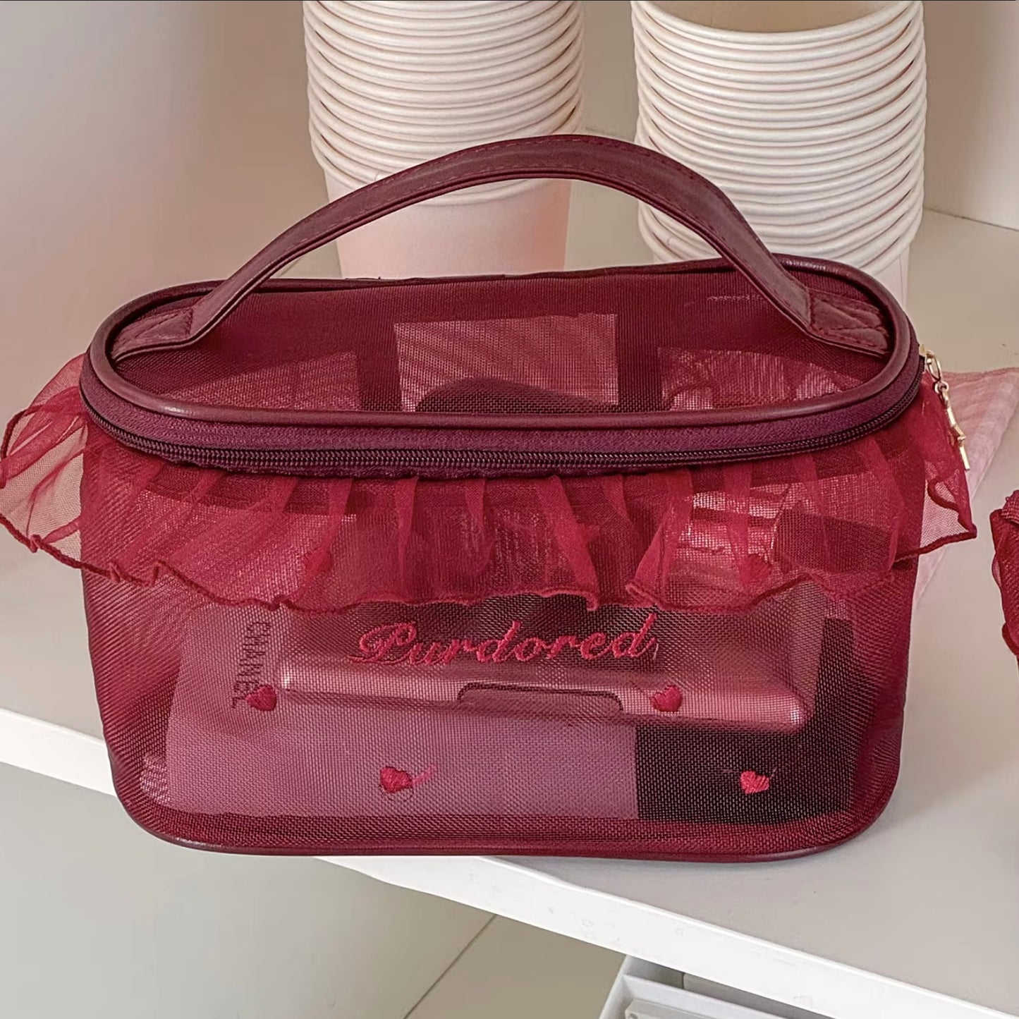 حقيبة مكياج القلوب شفافة حمراء