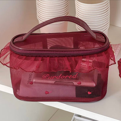 حقيبة مكياج القلوب شفافة حمراء