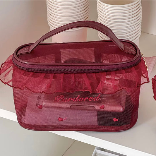 حقيبة مكياج القلوب شفافة حمراء