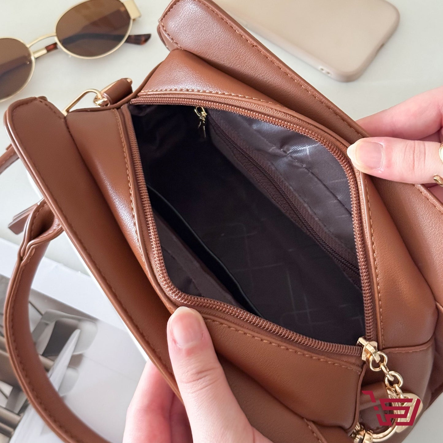 حقيبة يد جلد نسائية