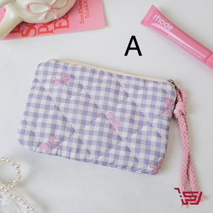 محفظة كوزمتك بأشكال مختلفة