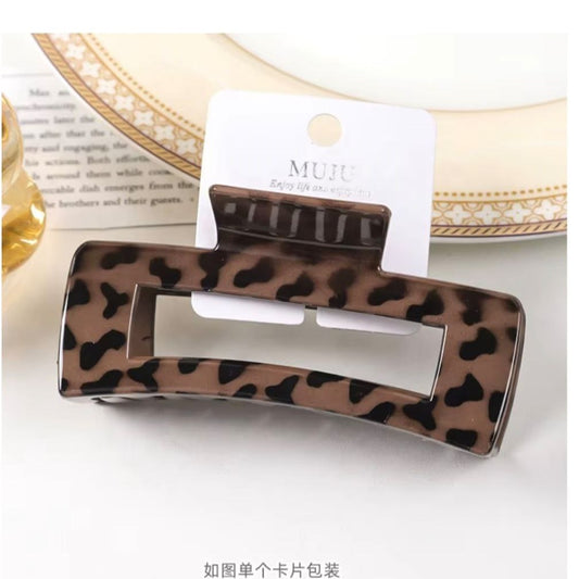 مشبك شعر جلد الفهد