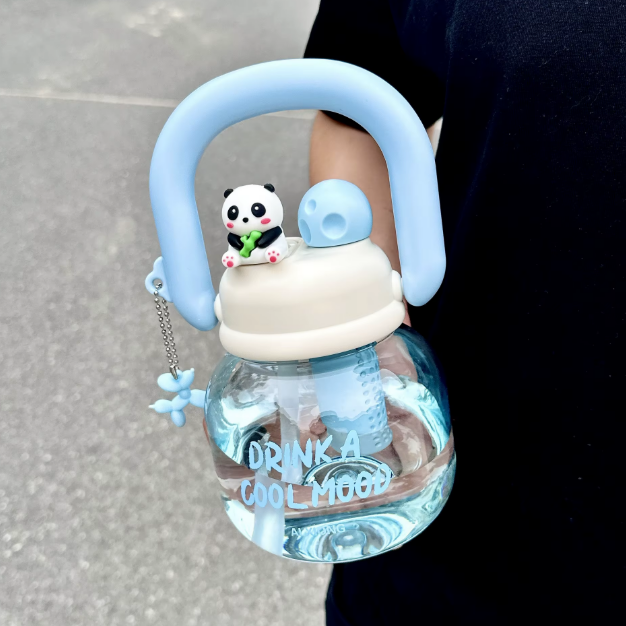 مطارة بلاستك للاطفال مع قصبة ومصفي