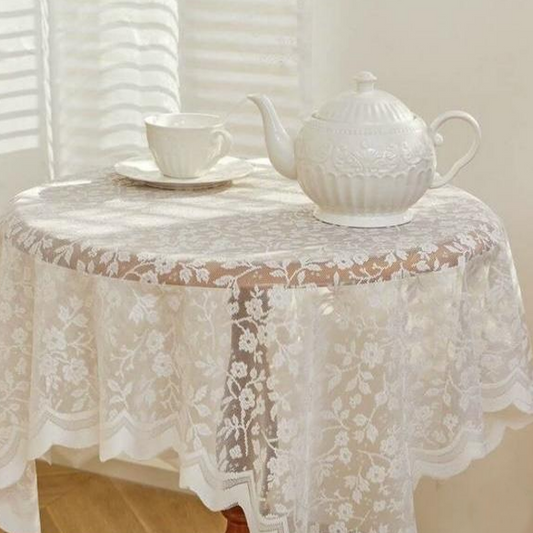 مفرش طاولة بنقشات الزهور