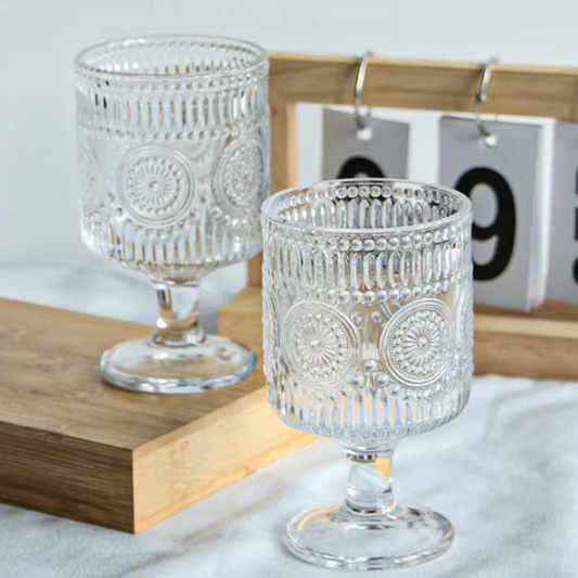 كأس زجاج بسعة كبيرة مزخرف