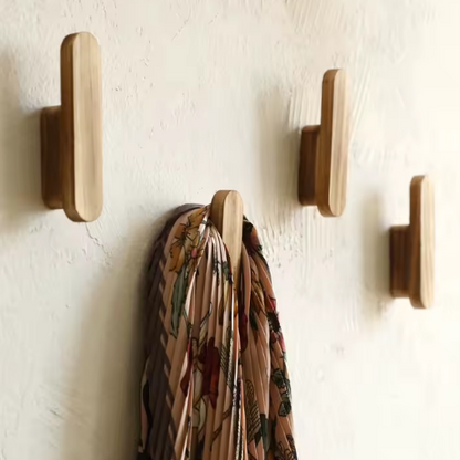 تعليقة ملابس خشب