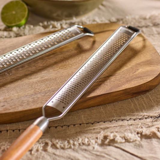 مبشرة جبن من الستانلس ستيل