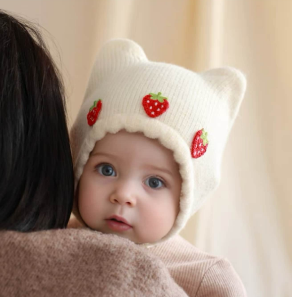قبعة اطفال الفراولة