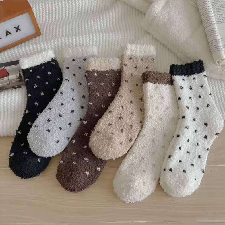 جواريب ناعمة منقطة