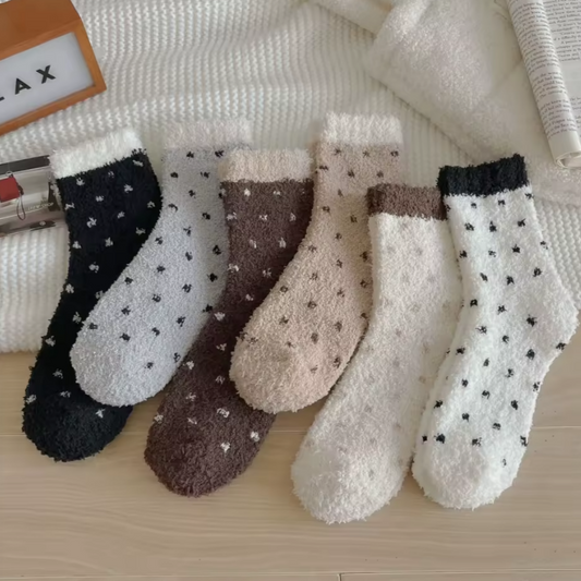 جواريب ناعمة منقطة