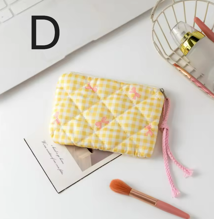 محفظة كوزمتك بأشكال مختلفة