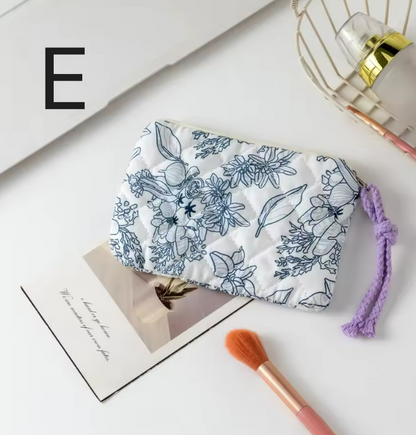 محفظة كوزمتك بأشكال مختلفة