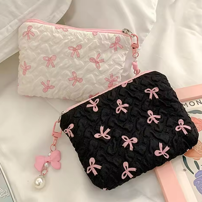 محفظة مكياج بطبفات الفيونكة