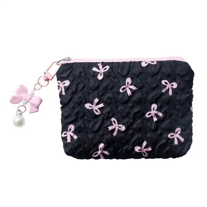 محفظة مكياج بطبفات الفيونكة