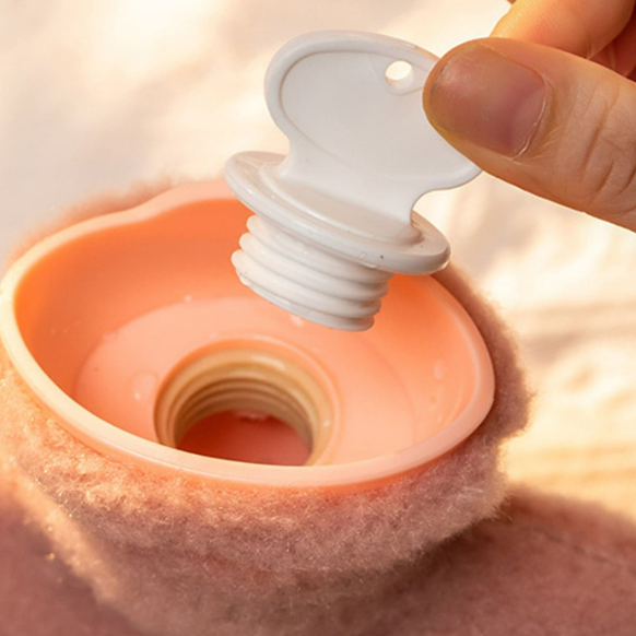 كيس ماء محشو بطبعة الورد