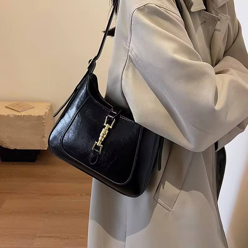 حقيبة غوتشي جاكي