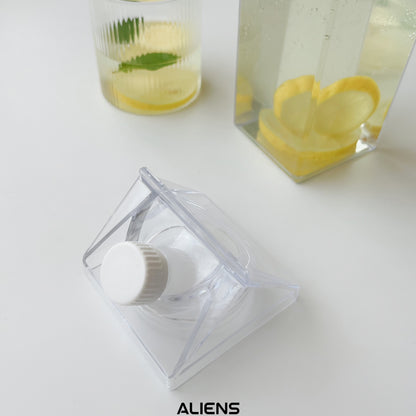 حافظة سوائل بلاستك شفافة