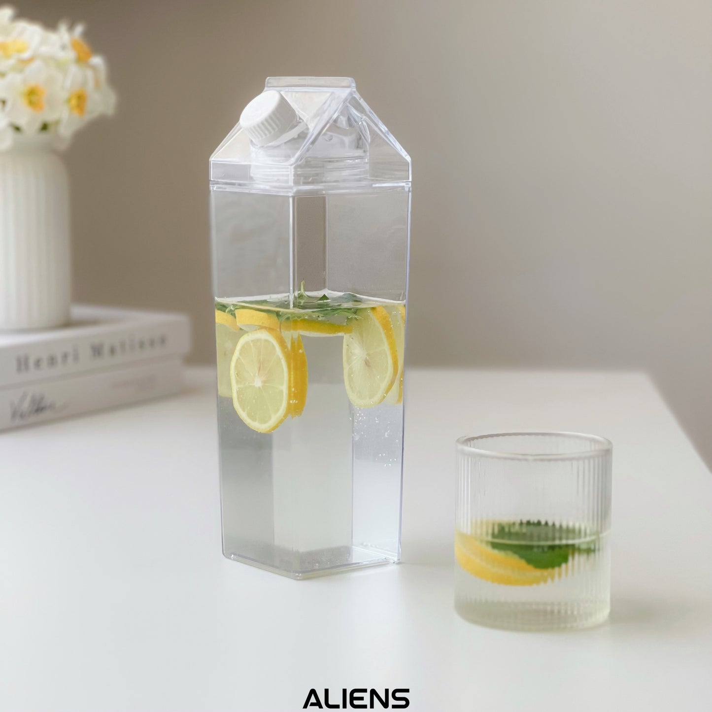 حافظة سوائل بلاستك شفافة