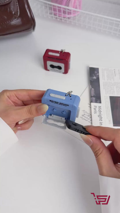 مدالية ومسجل صوت صغير محمول