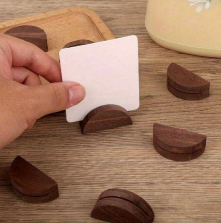 حامل بطاقات خشبي